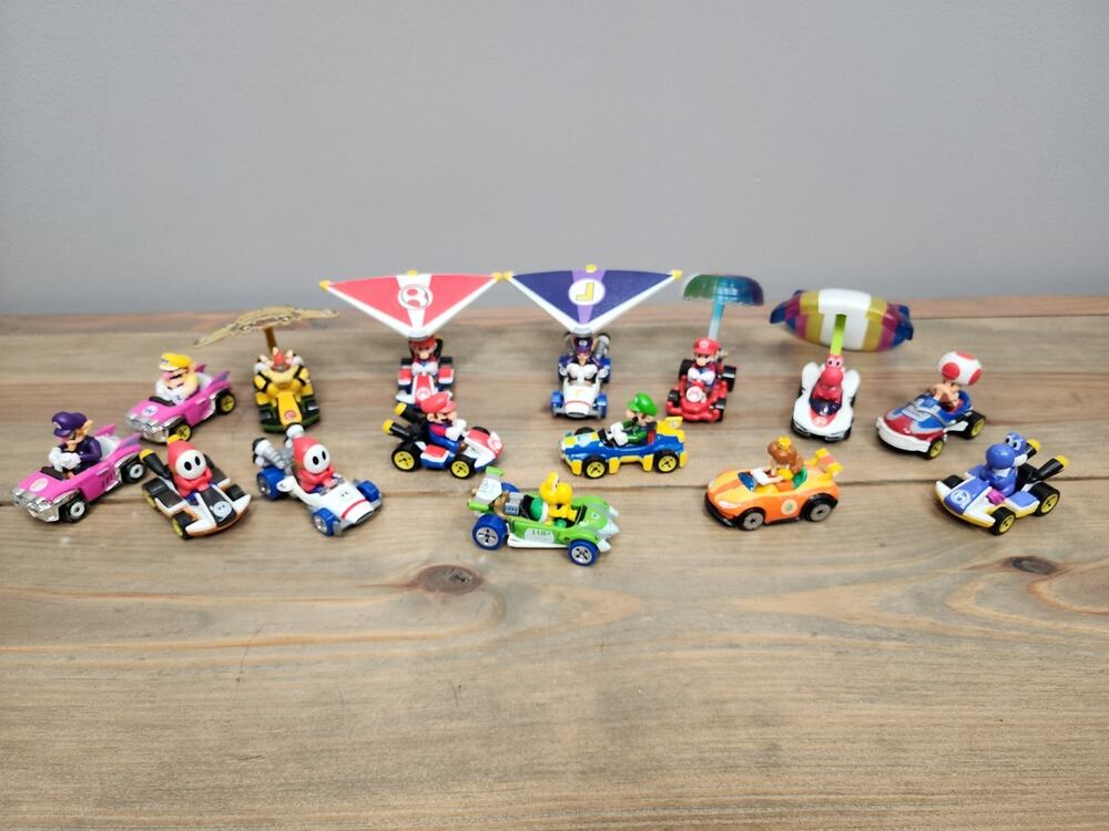 Mattel Nintendo Super Mario Kart Hot Wheels Car Lot of 15 Vehicles